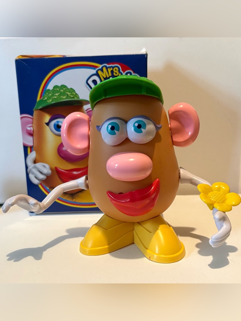 2019 Hasbro Mrs. Potato Head Toy. Comes with all shown Toddler kid